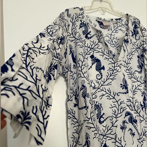 Gretchen Scott White Blue Seahorse Pattern 3/4 Sleeve Swimsuit Coverup - Picture 3 of 6